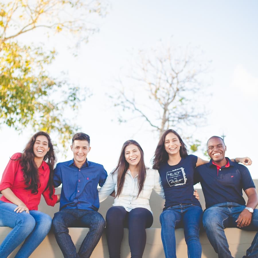 Estudiantes internacionales sonrientes